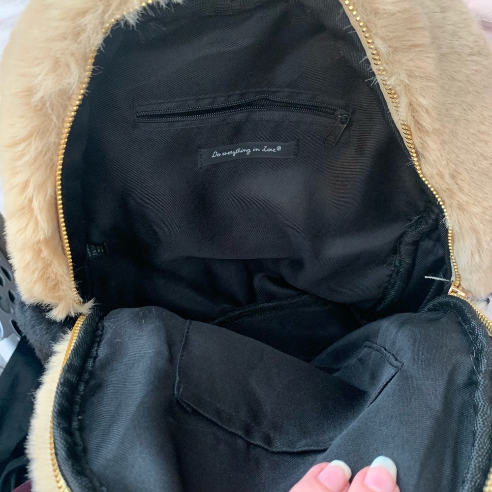 Fur backpack - Picture 4 of 5